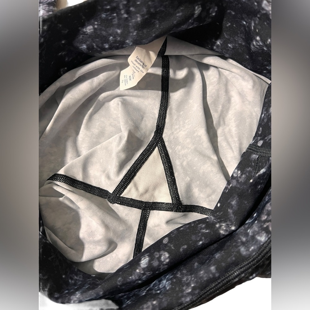 Lululemon Athletica Black and White Speckled Ombré Leggings, size 10 - Picture 8 of 14